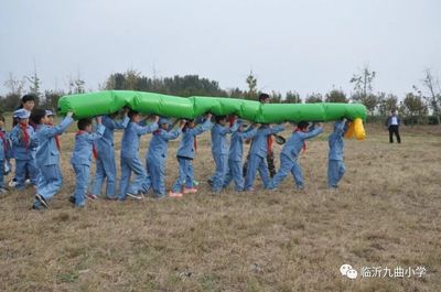 临沂九曲小学二三中队开展红领巾寻访主题实践活动，弘扬沂蒙精神，传承红色基因