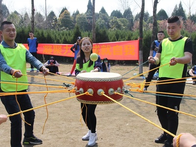 鼓动人心 拓展训练中凝聚团队的协作艺术