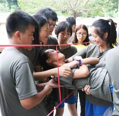 夏令营拓展训练项目 穿越火线